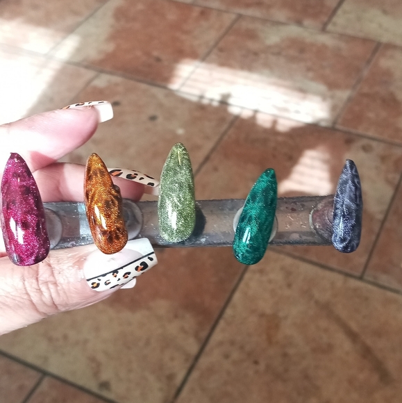 Press on 3 - Picture 1 of 1